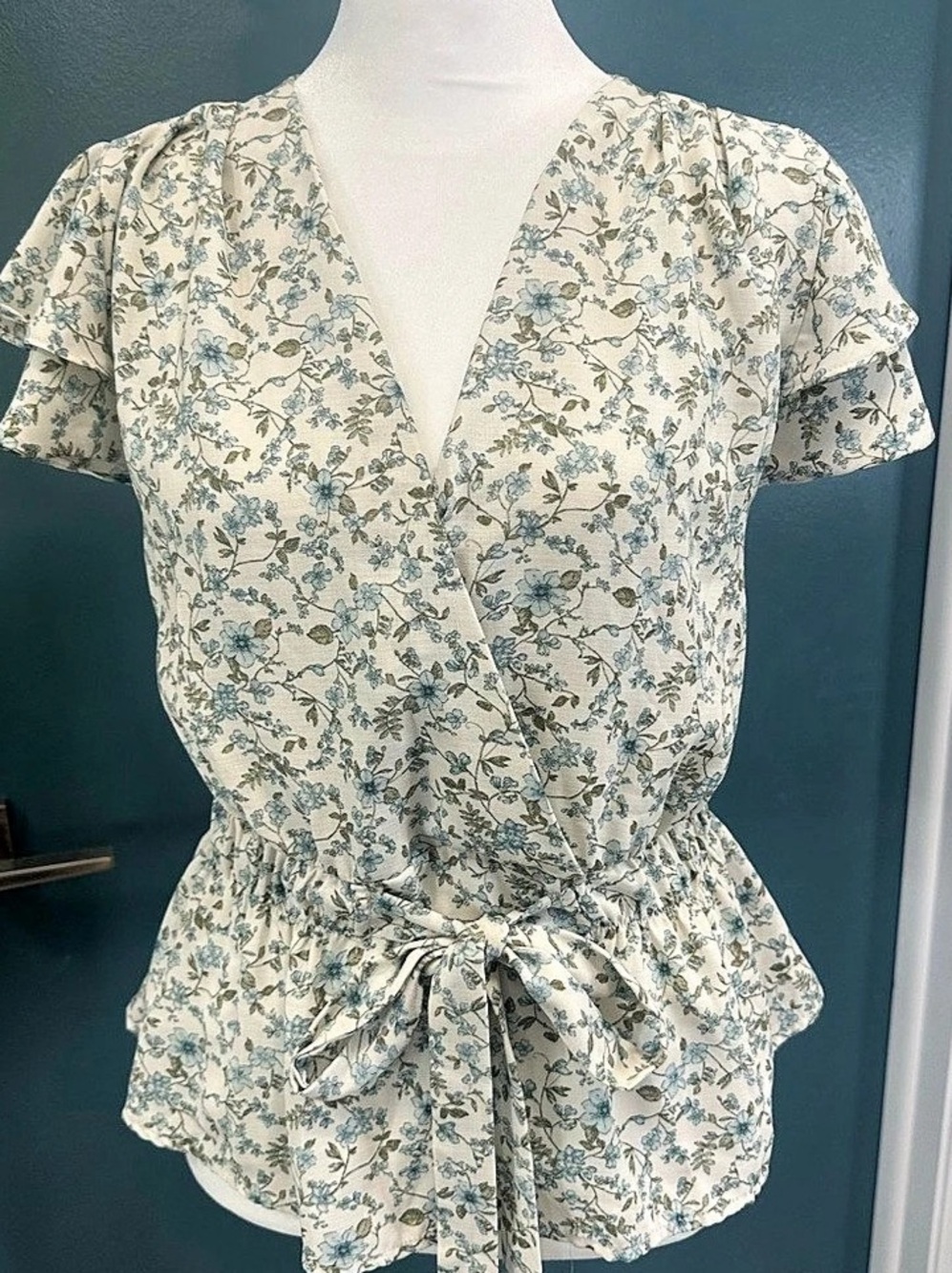 🌺Floral Wrap Blouse in Cream & Blue 🌺